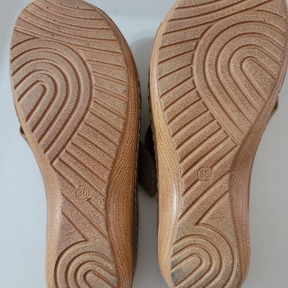 CLN Dominica Women's Slip- on Sandals Size 6 - Picture 9 of 11